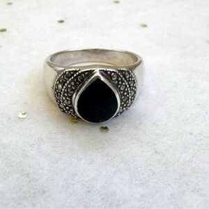 925 Sterling Silver and Black Onyx Ring. Vintage Style. Excellent Condition!